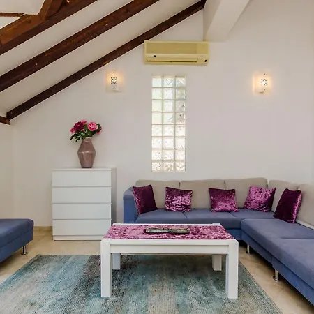 Alba- Duplex Two Bedroom With Shared Pool And Sea View Апартаменты