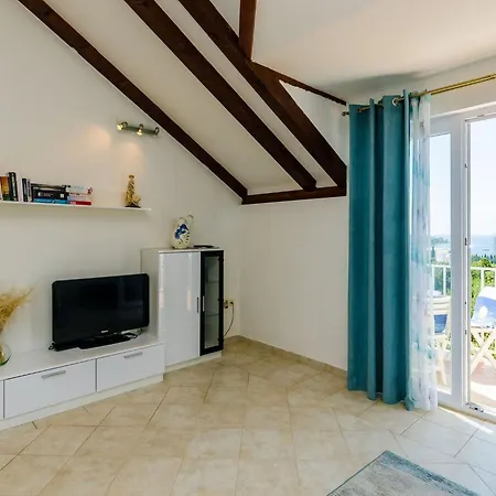 Апартаменты Alba- Duplex Two Bedroom With Shared Pool And Sea View