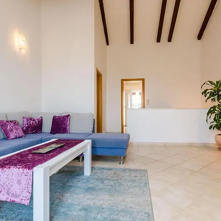 Апартаменты Alba- Duplex Two Bedroom With Shared Pool And Sea View *
