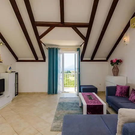 Alba- Duplex Two Bedroom With Shared Pool And Sea View Цавтат