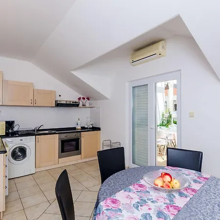 Alba- Duplex Two Bedroom With Shared Pool And Sea View *