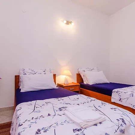 Alba- Duplex Two Bedroom With Shared Pool And Sea View Cavtat